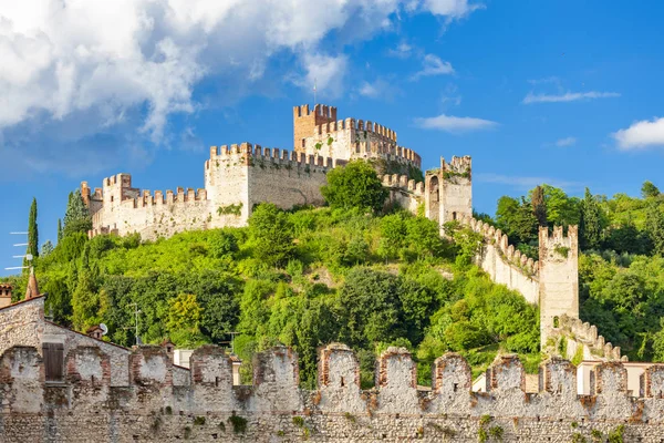 Castle Soave i Veneto, Italien — Stockfoto