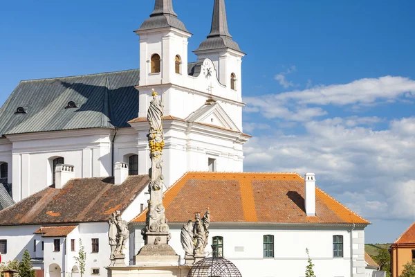 Barokke Kerk van de Heilige Drie-eenheid Drnholec, Zuid-Moravië, C — Stockfoto