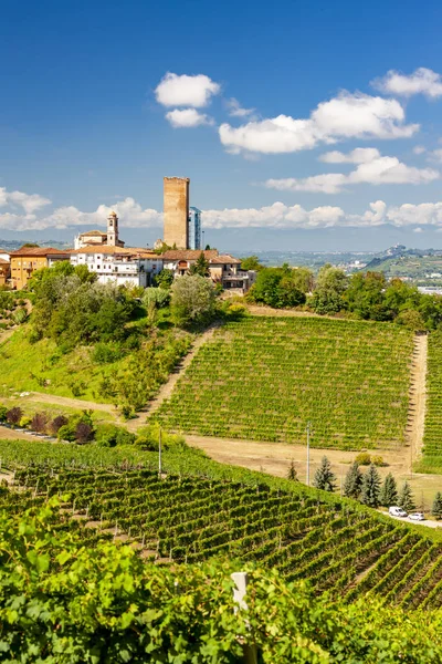 Barbaresco vesnice a vinice, UNESCO Site, Piemont, Norther — Stock fotografie
