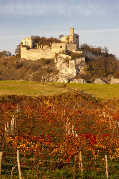 Castelo de Falkenstein no outono, Áustria — Fotografia de Stock