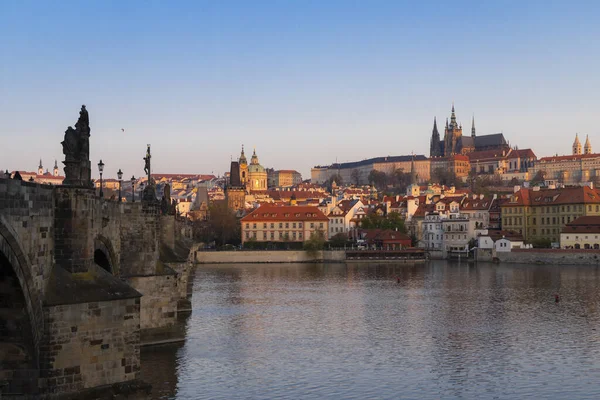 Panorama Hradcany při východu slunce, Česká republika — Stock fotografie