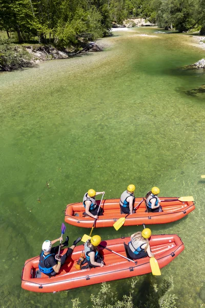 Rafting, Sava Bohinjka no parque nacional de Triglav, Eslovénia — Fotografia de Stock