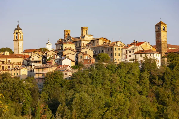 Stad Molare i Piemonte, Italien — Stockfoto