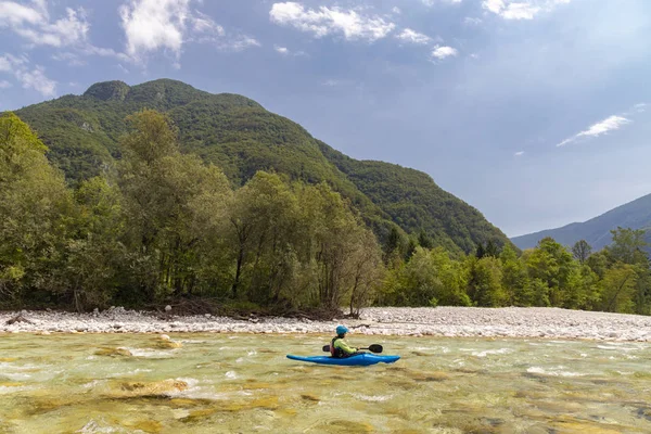 Kayakers Sul Fiume Soca Slovenia — Foto Stock