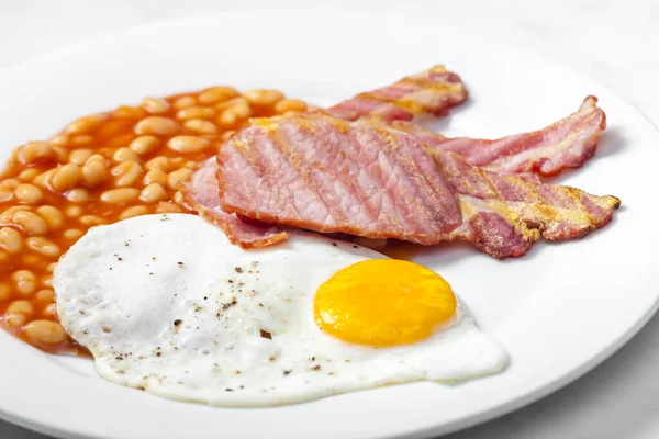 Pequeno Almoço Inglês Com Bacon Beans Ovo — Fotografia de Stock