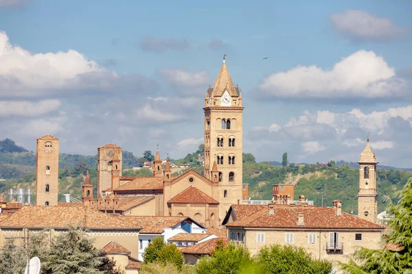 Mittelalterliche Türme Der Altstadt Von Alba Piemont Italien — Stockfoto