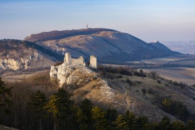 Sirotci hradek kalıntıları ve Palava bölgesinde Devicky kalıntıları, Güney Moravya, Çek Cumhuriyeti