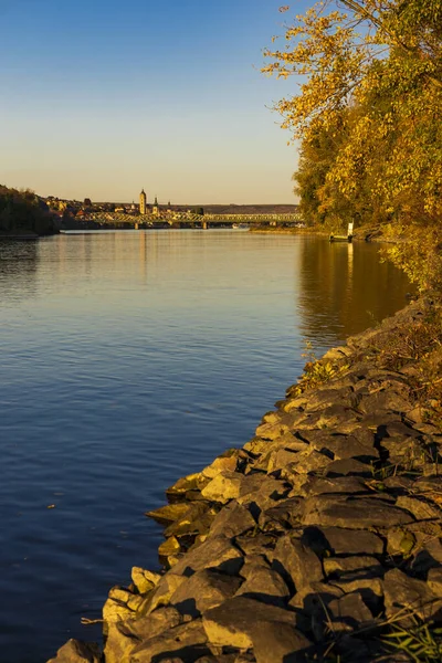 奥地利Wachau地区多瑙河和Krems镇秋季景观 — 图库照片