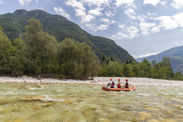 Soca Nehri Üzerinde Kayakçılar Slovenya — Stok fotoğraf