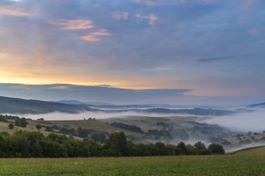Ulusal Park 'ta Gündoğumu Polonezya, Karpatlar, Slovakya