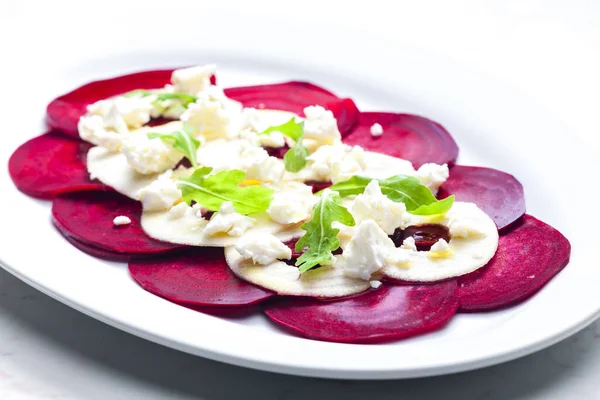 Ensalada Remolacha Fresca Manzana Con Queso Cabra Fresco Rúcula — Foto de Stock