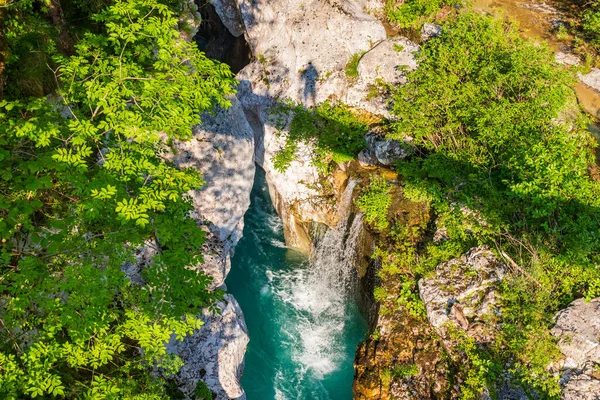 Vattenfall Till Floden Soca Velika Korita Soce Triglavski Nationalpark Slovenien — Stockfoto