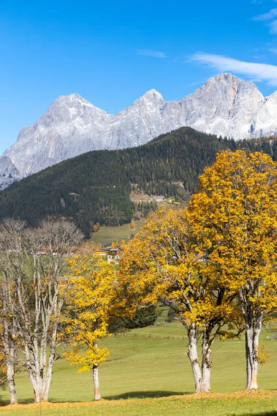 Podzimní Pohled Dachsteinský Masiv Rakousku — Stock fotografie