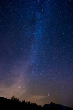 High Tatras, Slovakya yakınlarında gece gökyüzü
