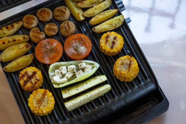 Electric Grill Spicy Potatoes Mushrooms Vegetables — Stock Photo, Image