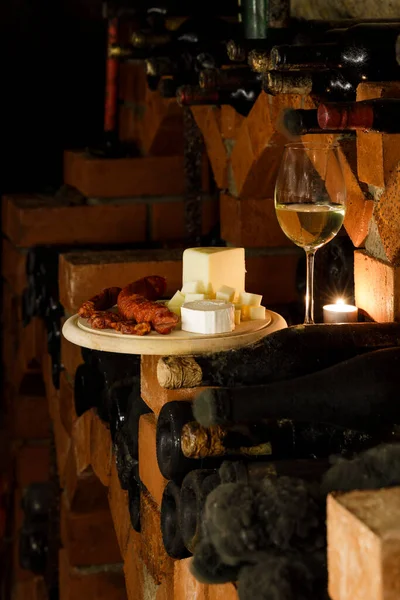 Traditionele Gerechten Een Wijnkelder Met Archiefwijn Regio Znojmo Zuid Moravië — Stockfoto