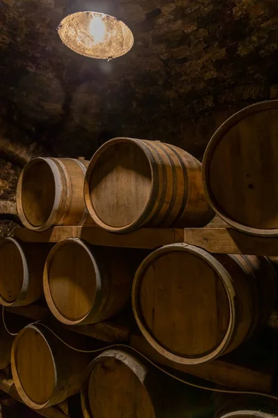 Wijnkelder Met Houten Vaten Szekszard Zuid Transdanubie Hongarije — Stockfoto