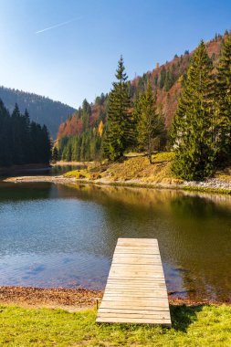 Dedinky yakınlarındaki Palcmanska Masa Gölü, Ulusal Park Slovensky Raj, Slovakya