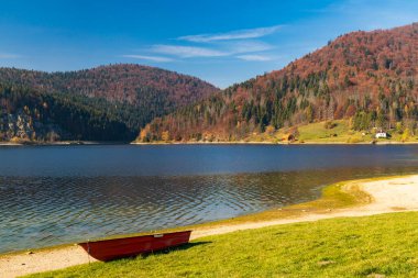 Dedinky yakınlarındaki Palcmanska Masa Gölü, Ulusal Park Slovensky Raj, Slovakya