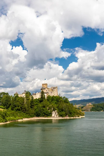 Castillo Niedzica Sobre Lago Czorsztyn Pieniny Polonia —  Fotos de Stock