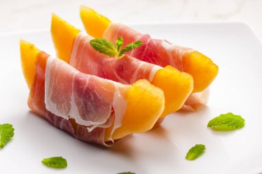 Kavun kavunu, füme jambon ve nane.