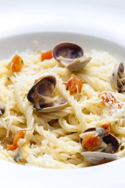 Macarrão Com Mexilhões Tomate Cereja — Fotografia de Stock