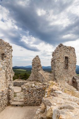 Hrusov Kalesi, Zlate Moravce Bölgesi, Nitra Bölgesi, Slovakya