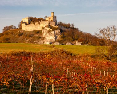 Sonbaharda Falkenstein Şatosu, Avusturya