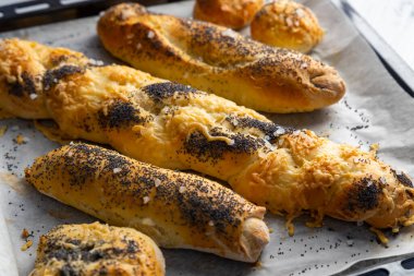 Hala ev yapımı çörekler ve ekmekler.