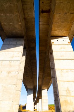 Slovakya 'da yüksek Tatras altında otoyol