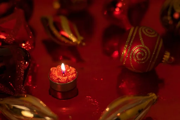 Bodegón Navidad Con Adornos Rojos Vela —  Fotos de Stock