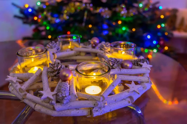 Moderne Adventskrans Med Juletræ - Stock-foto