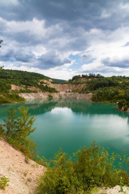 Slovakya 'nın Skrabske kenti yakınlarındaki eski madeni su bastı