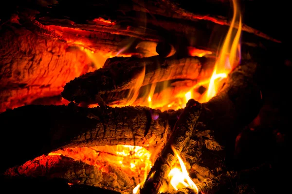 Heiße Flamme des Feuers — Stockfoto