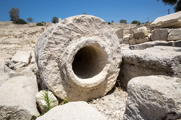 Alte Sanitäranlagen bei archäologischen Ausgrabungen — Stockfoto