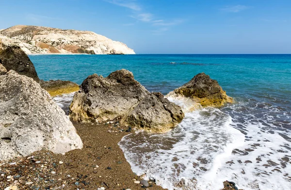 Schiuma bianca sulla spiaggia — Foto Stock