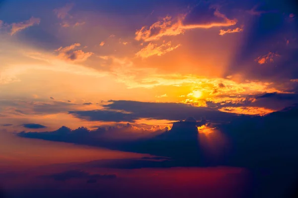 Schöner Himmel bei Sonnenuntergang — Stockfoto