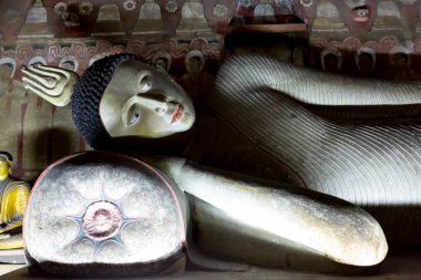 Buda heykelinin Dambulla Manastırı