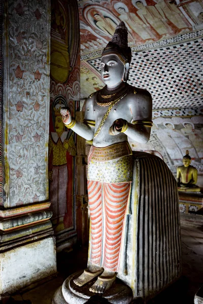 Estátua no famoso mosteiro caverna Dambulla — Fotografia de Stock