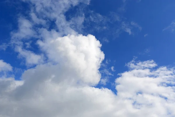 Bonito cielo con nubes —  Fotos de Stock