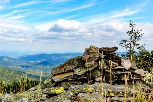 Pedras nas montanhas — Fotografia de Stock