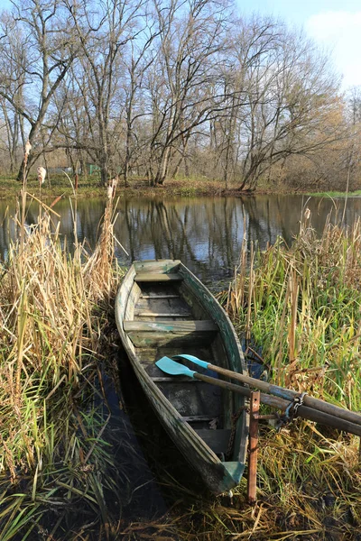 Autumn day on river — Stock Photo, Image