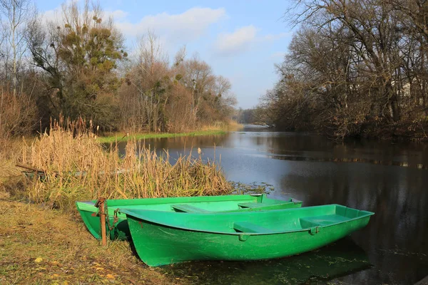 Boats on river moorage — Stock Photo, Image