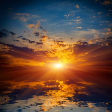 Sunset su üzerinde