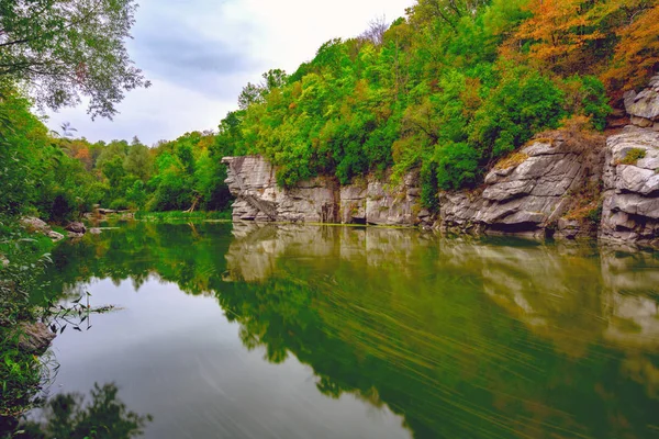 Rocky river shore — Stock Photo, Image