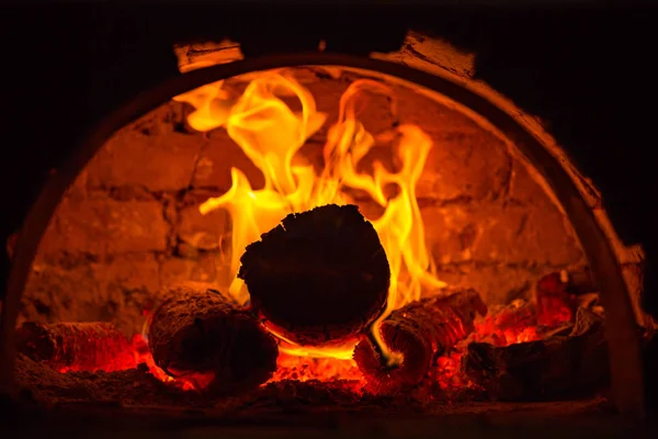 Fuego en el horno — Foto de Stock