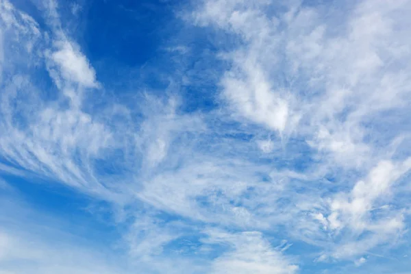 Nuvens bonitas no céu — Fotografia de Stock