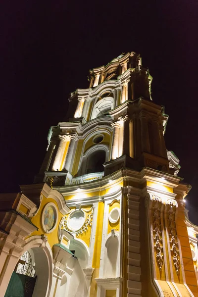 Nacht foto van de kathedraal van de Trinity in Chernigov — Stockfoto