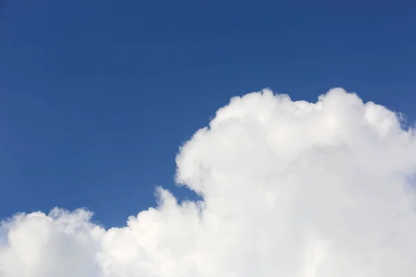 Abstracte wolken in de hemel — Stockfoto
