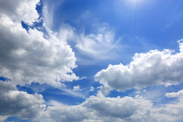 Sommarhimlen moln — Stockfoto